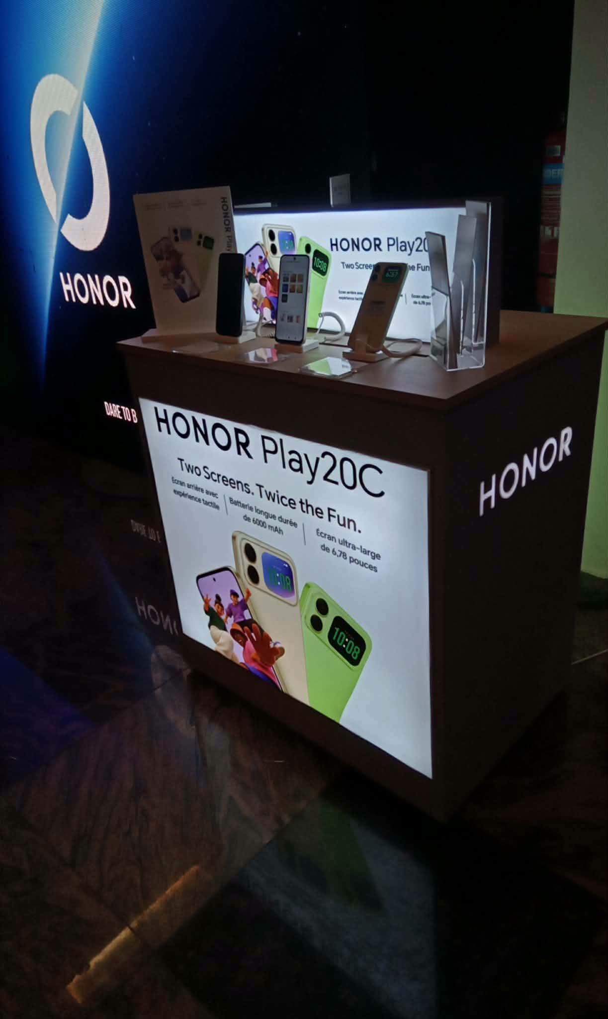 العلامة التّكنولوجيّة HONOR تطلق الهاتف الجديد HONOR Play20C بشاشة خلفيّة تفاعليّة مبتكرة، الأولى من نوعها في تونس