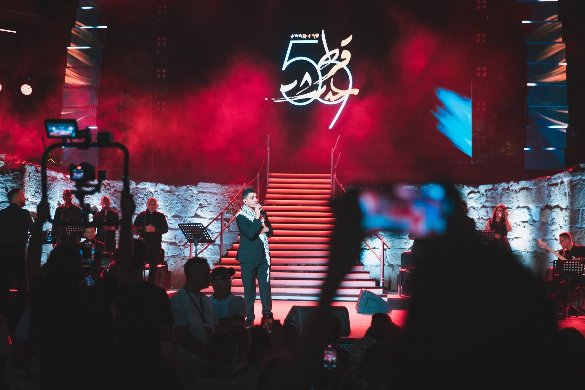 محمد عساف يغني لغزة على ركح قرطاج كسر صمته بعد عامين وعائدات الحفل لفائدة أهالي غزة
