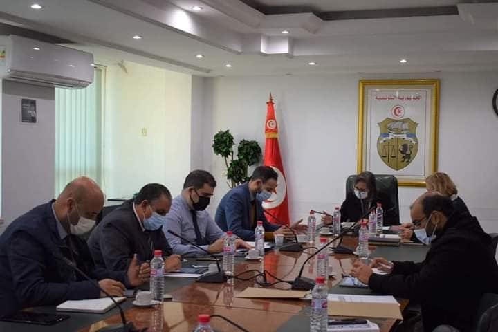 دعم القدرة التنافسية للمؤسسات والمحافظة على ديمومتها ومواطن الشغل بها