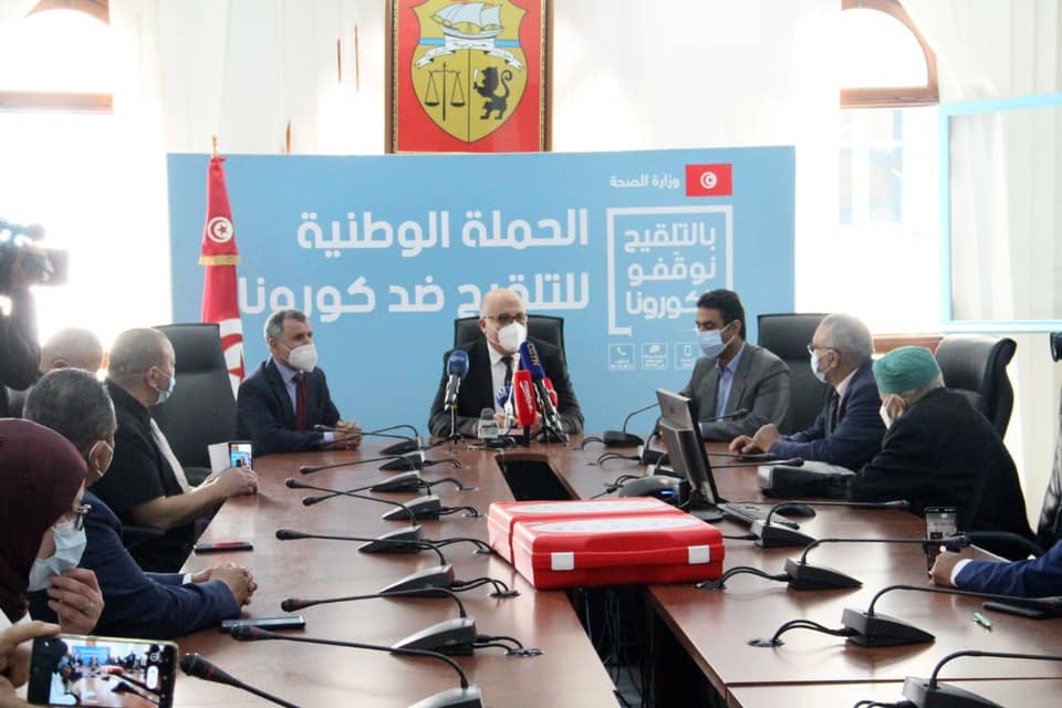تسلم هبة من جمعيات التونسيين بالخارج لمجابهة جائحة كوفيد-19