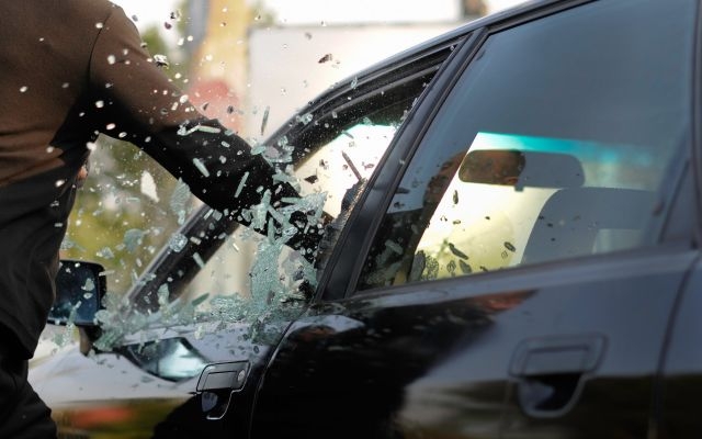 سوسة/ القبض على شخصين من أجل السرقة من داخل سيّارة
