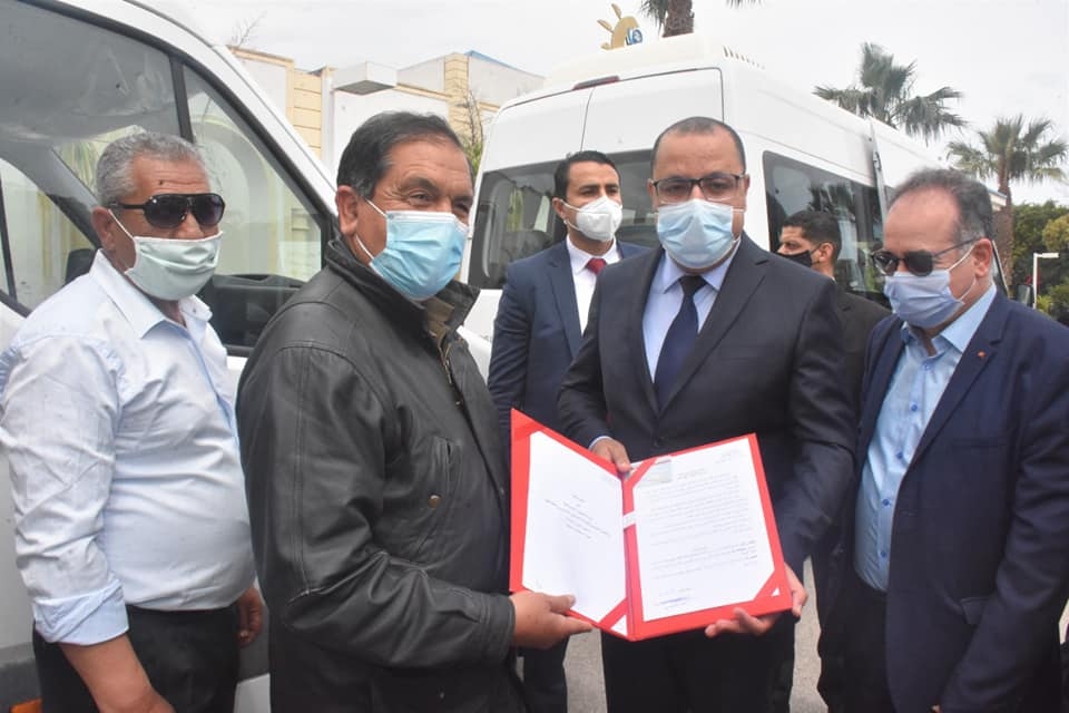 رئيس الحكومة يشرف بقمرت على موكب الاحتفال بعيد الشغل العالمي