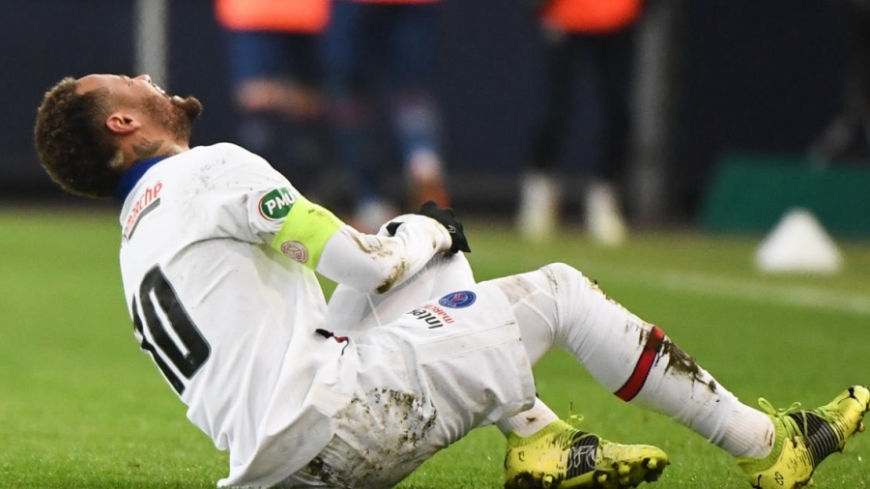 باريس سان جيرمان يخسر خدمات نيمار أمام برشلونة