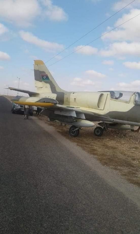 مدنين/بني غزيل هبوط طائرة ليبية عسكرية بمنطقة بني غزيل